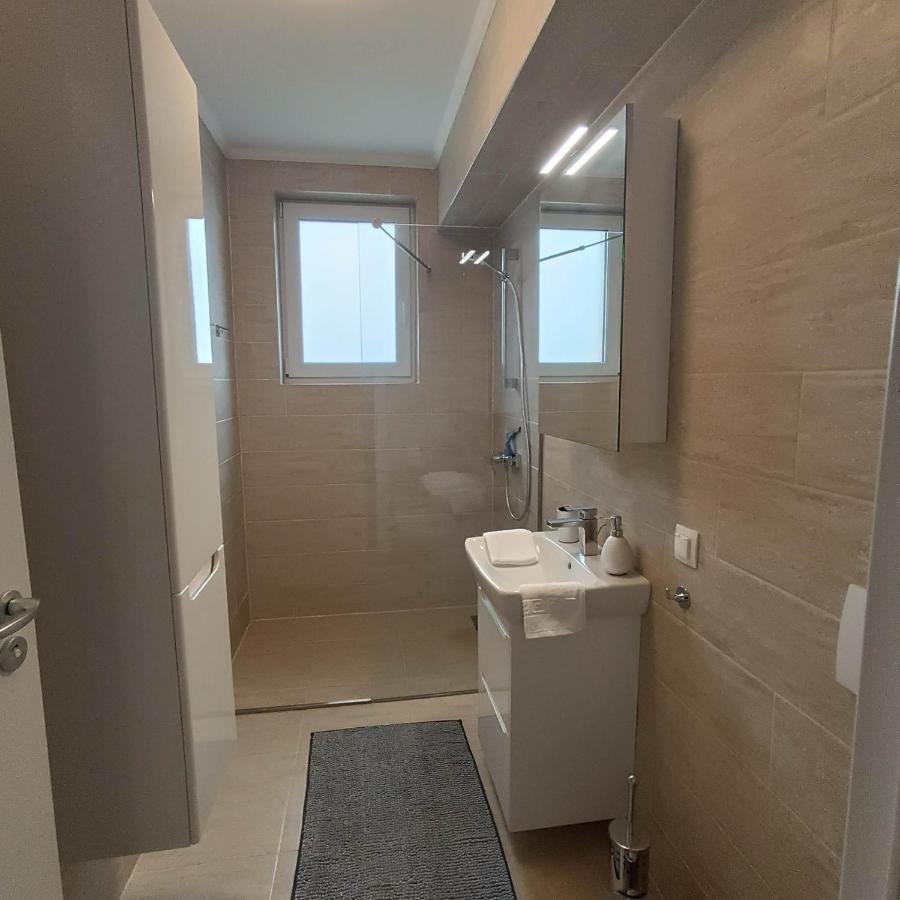 Neue, Moderne Penthousewohnung Сигишоара Экстерьер фото